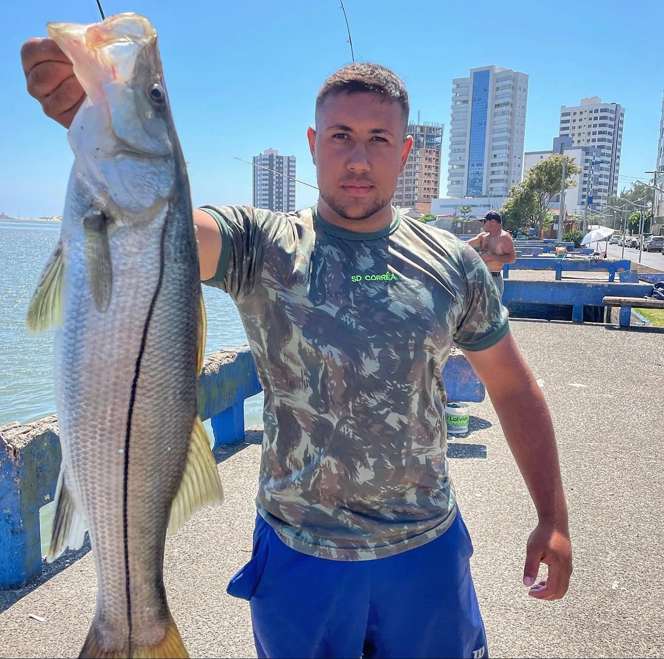 Cliente Robaleiros do Sul com robalo pescado