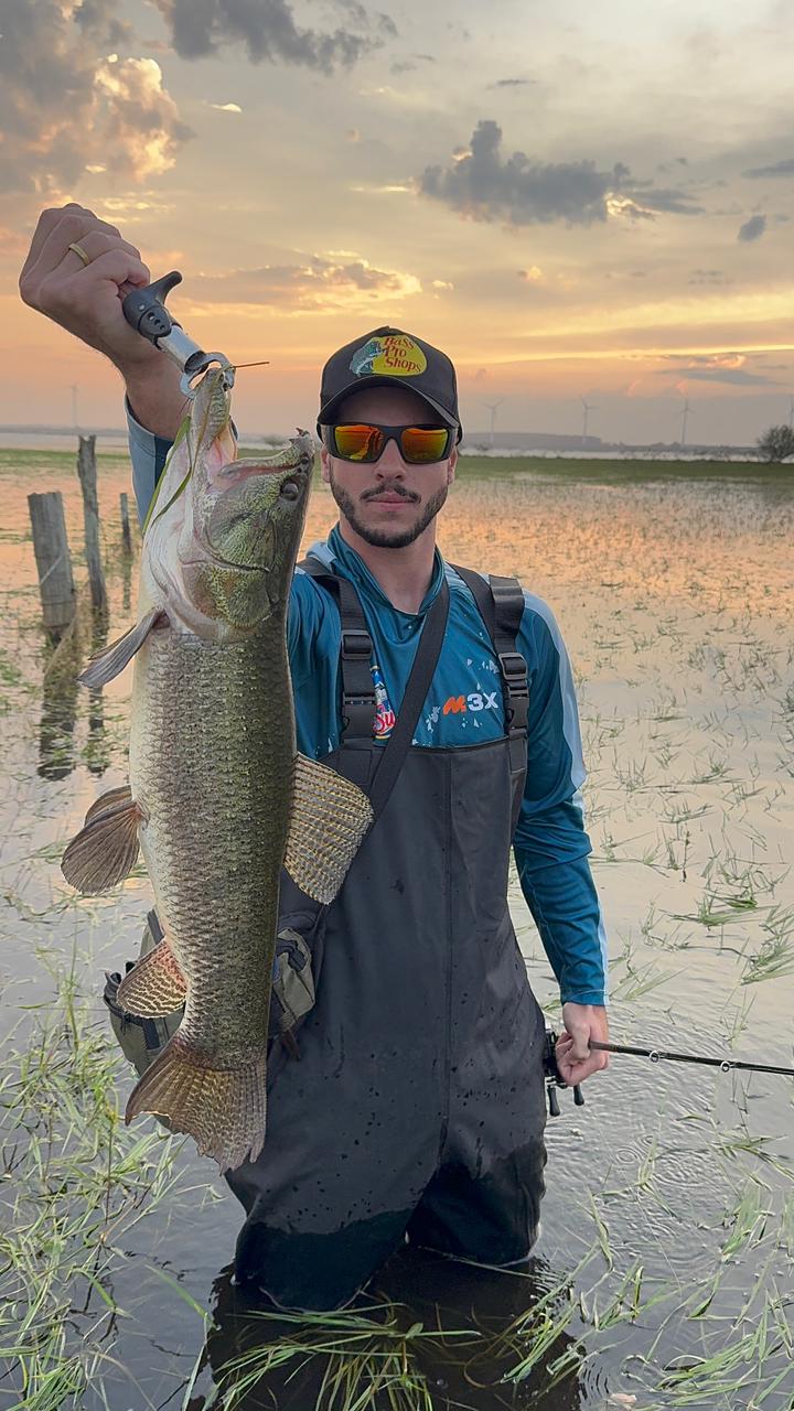 Cliente Robaleiros do Sul com traíra pescada