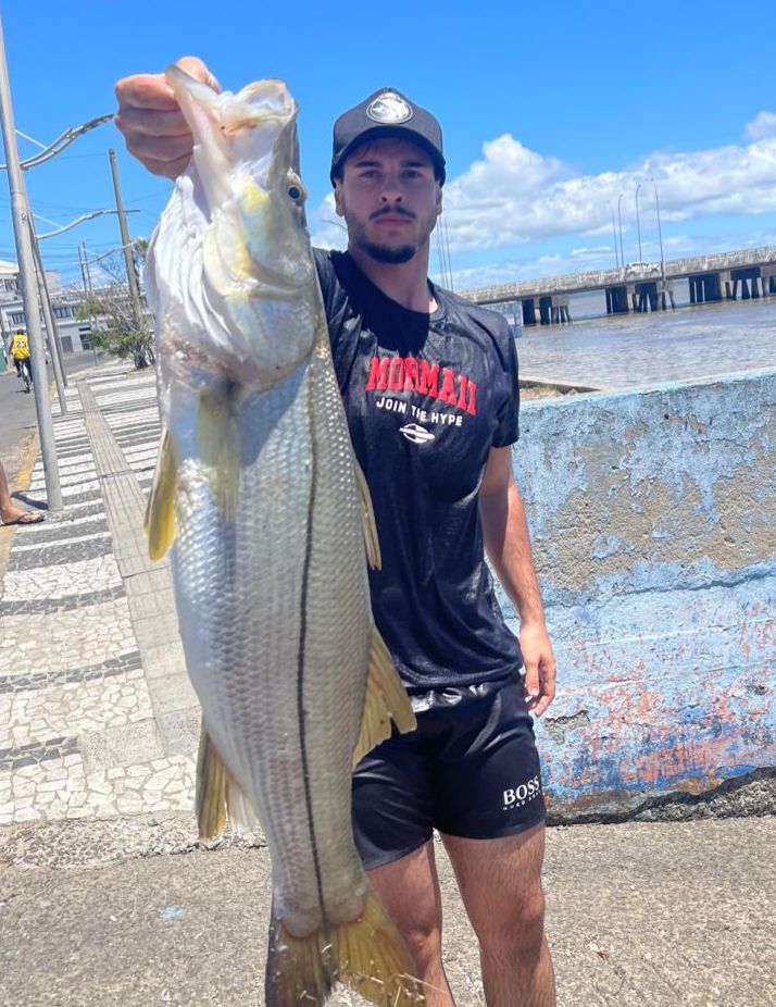 Cliente Robaleiros do Sul com robalo pescado