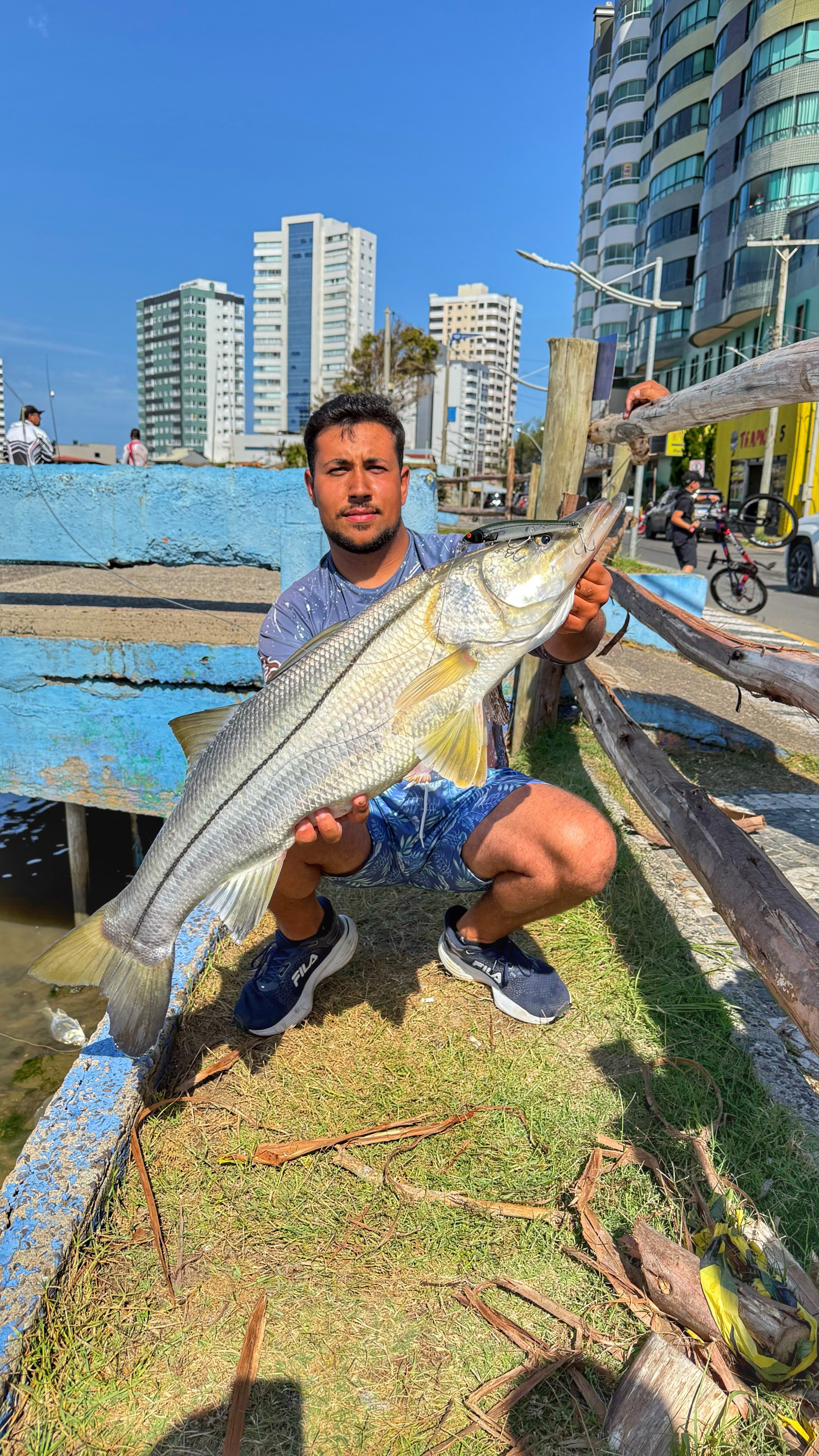 Cliente Robaleiros do Sul com traíra pescada
