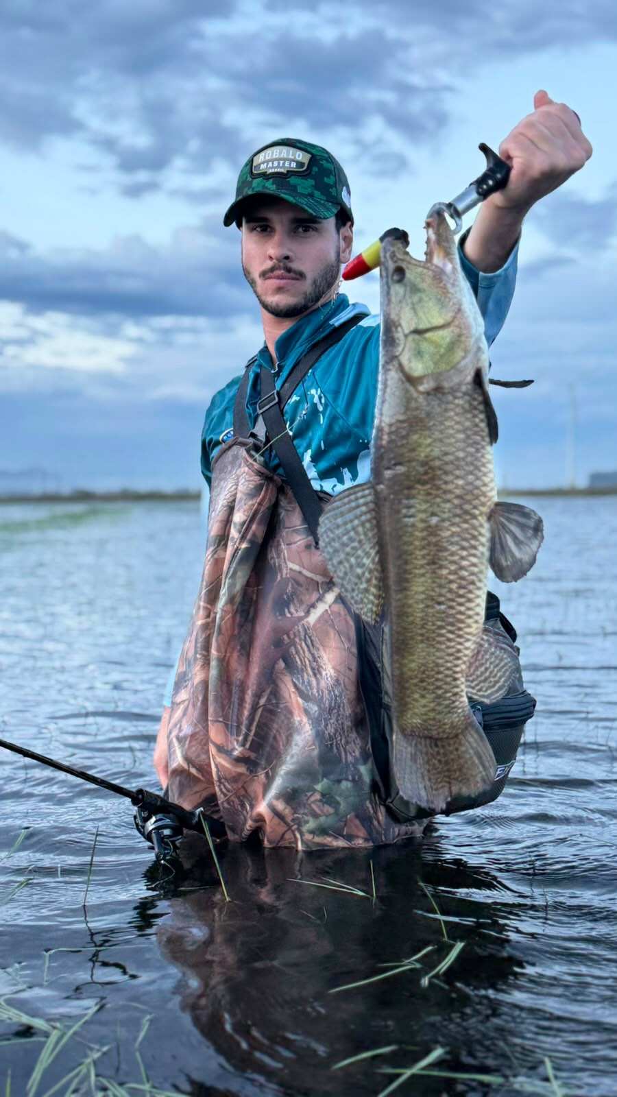 Cliente Robaleiros do Sul com robalo pescado